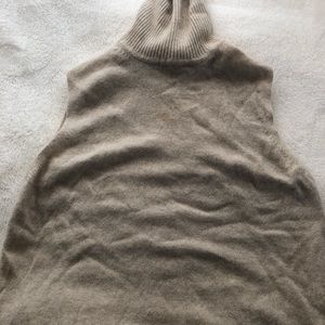 Sleeveless cashmere turtleneck